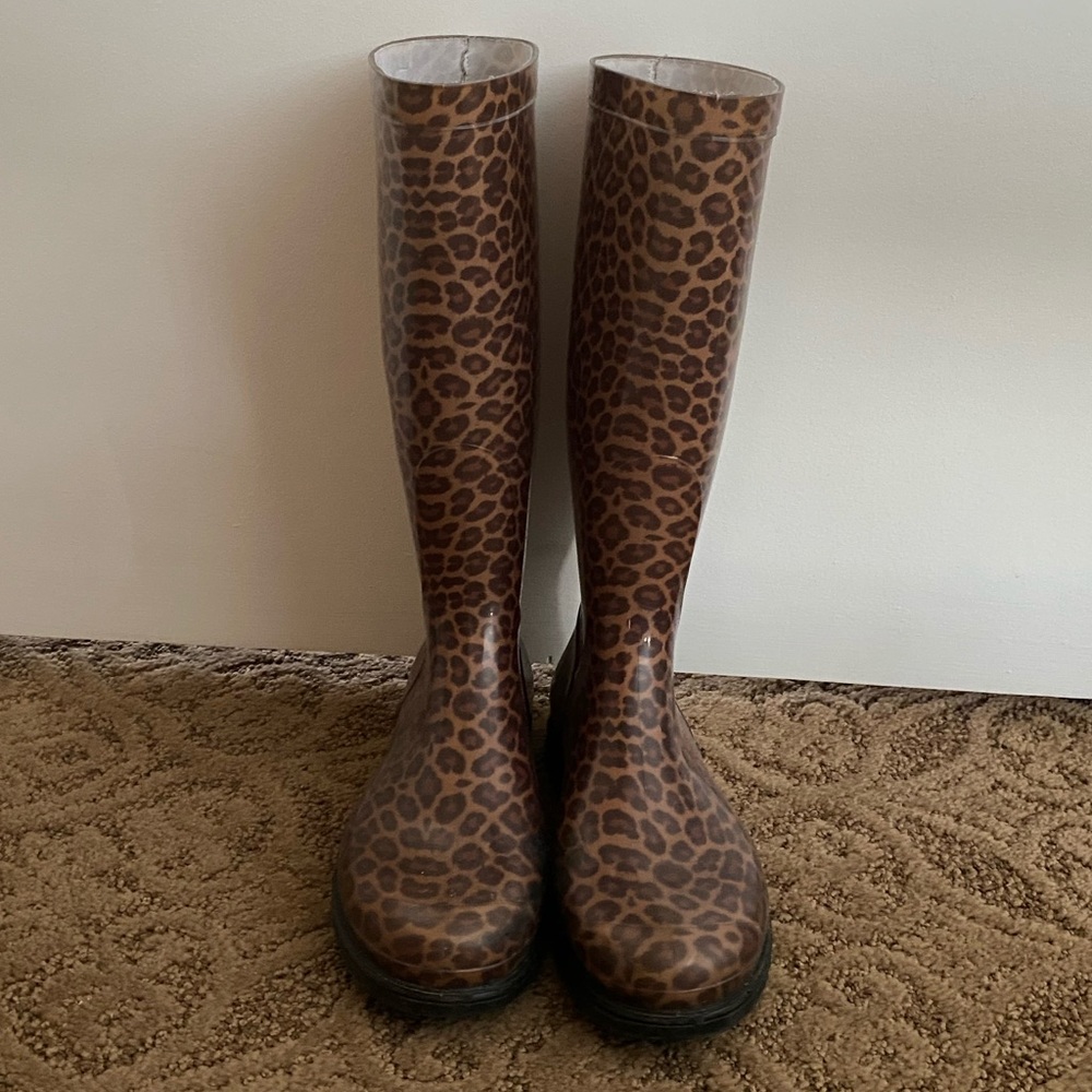 Leopard rain boots size 8